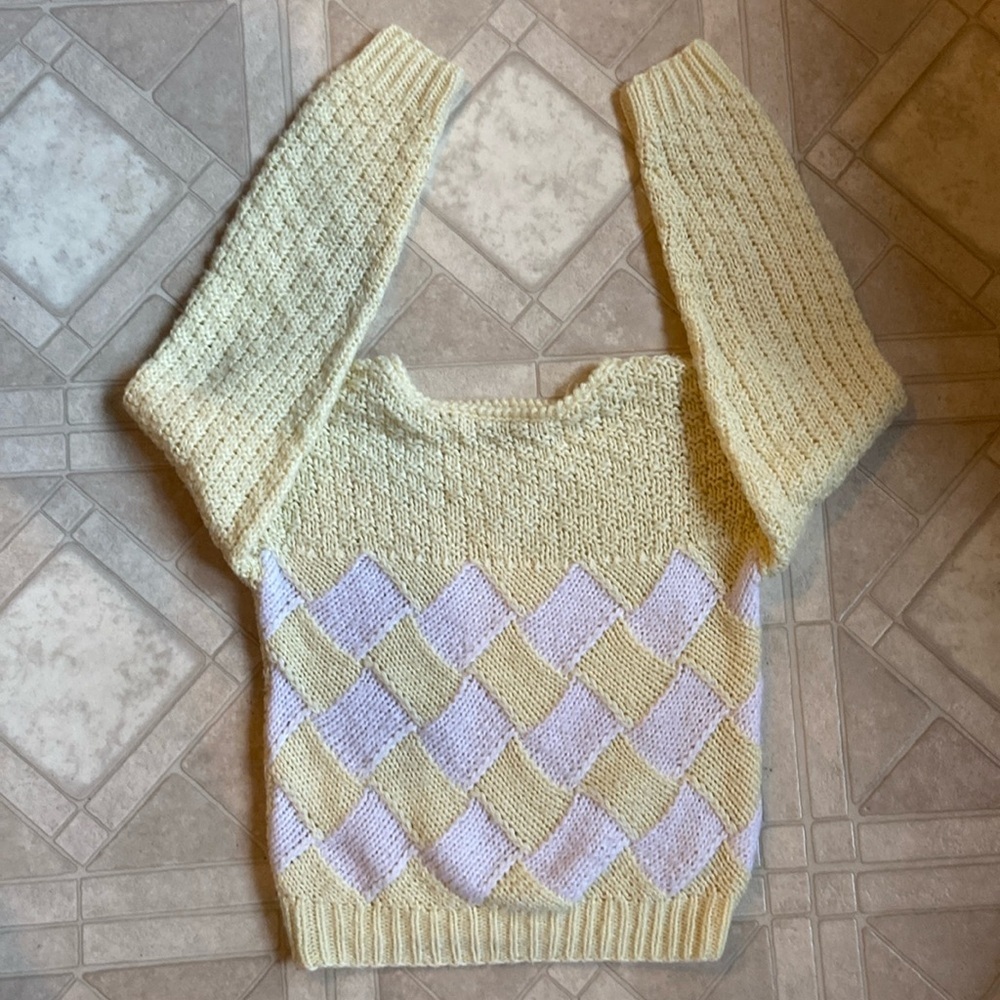 Yellow and White Crew Neck Sweater with Textured Sleeves
